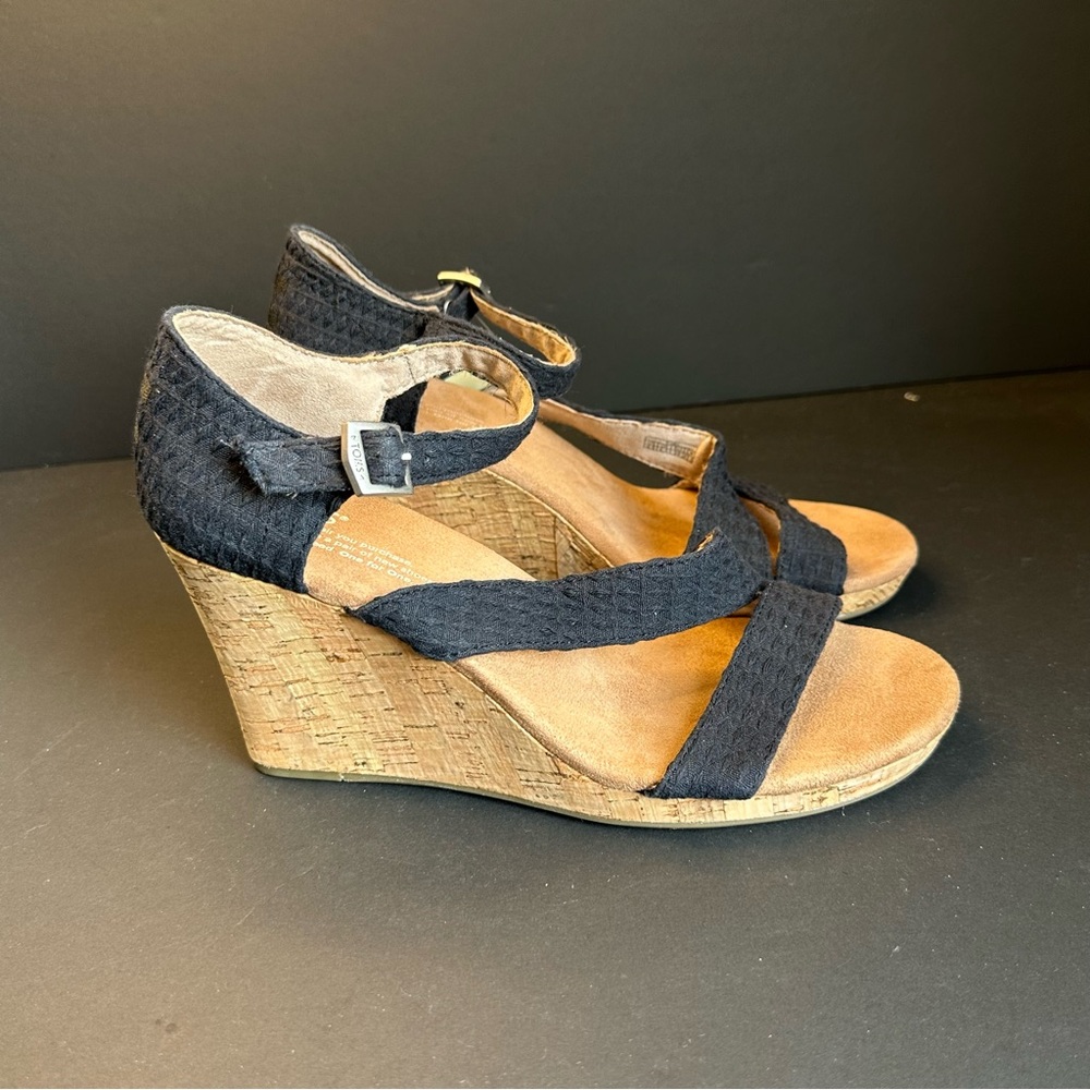 Toms Black Strappy Wedge Sandals Size 8.5